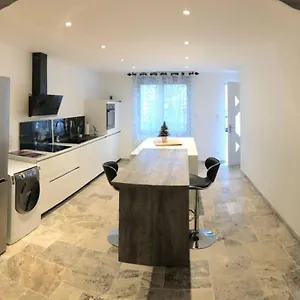 https://joli-appartement-en-plein-coeur-de-saint-zacharie.fr-provencehotel.com