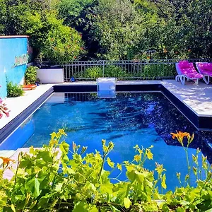 https://indpendant-appartement-deux-personnes-clair-et-sympa.midi-pyreneeshotels.com